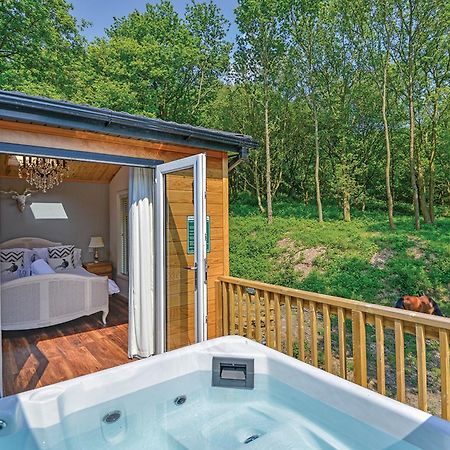 Charlesworth Lodges Ґлоссеп Екстер'єр фото